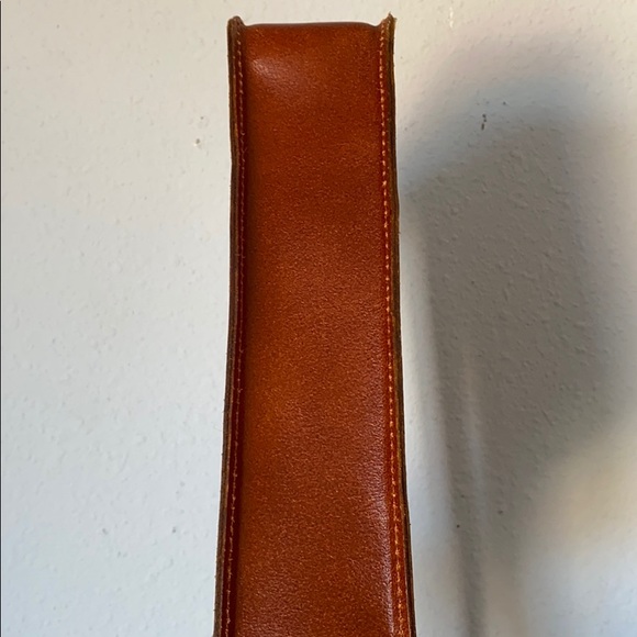 Most Wanted USA The Classic Carryall Leather Cross - Picture 9 of 17